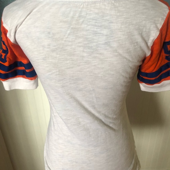 Go gators! This is a great, soft T-shirt - Picture 3 of 3